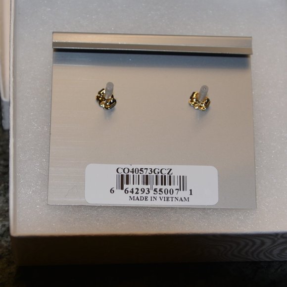 New in box! Nadri Modern Love Emerald Cut Cubic Zirconia Stud Earrings - Picture 5 of 5